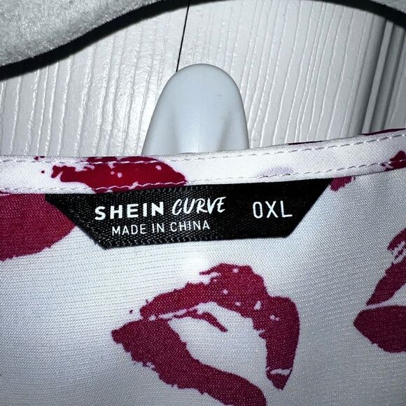 Shein very nice white blouse with red lipstick print! Bell sleeves too. New - Picture 7 of 9
